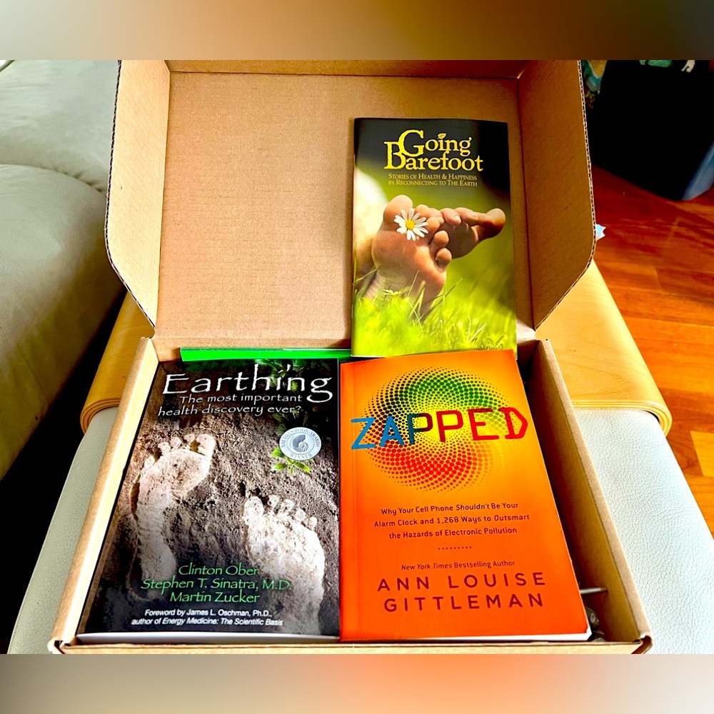 NIB GROUNDING Queen Fitted Sheet, Accessories & Books